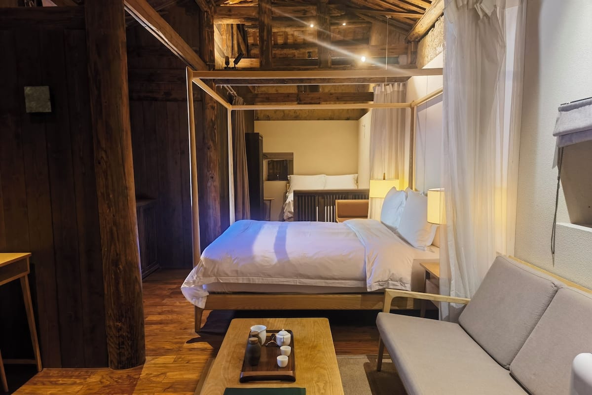 Senior Twin Room, Hill View | Free minibar, in-room safe, desk, blackout curtains