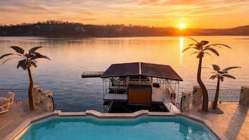 室外游泳池,恒温泳池