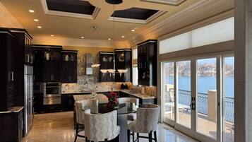 冰箱、微波炉、烤箱、炉灶