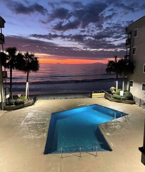 Outdoor pool - Coastal Chic! Oceanfront condo - 3br 2ba (Murrells Inlet)