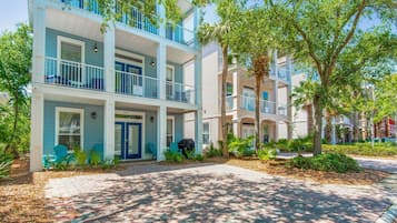 Luxury House, 6 Bedrooms, Pets Allowed | Exterior