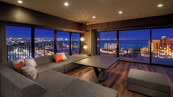 Grand Suite, Non Smoking, Corner | Living area