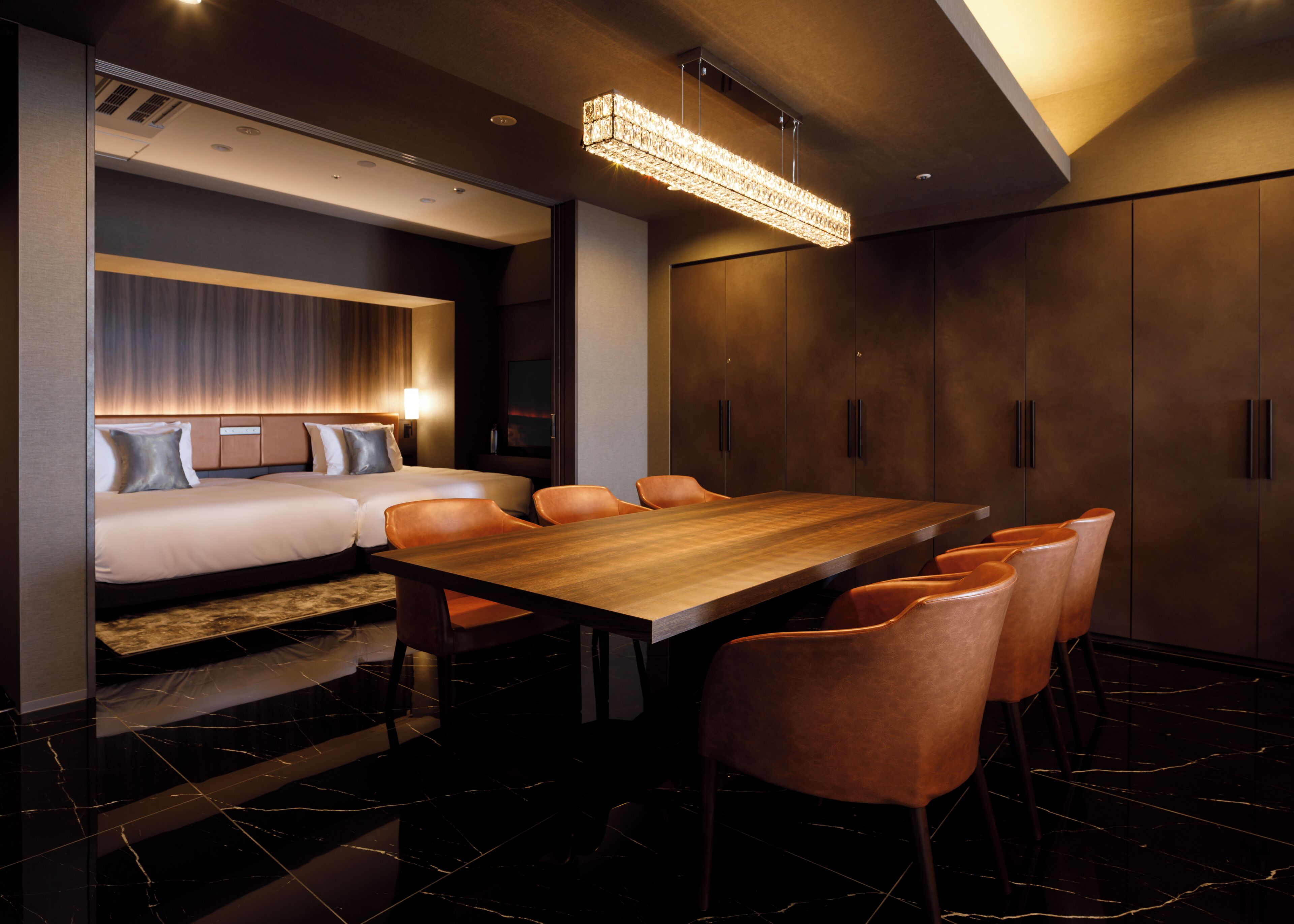 Emerald Suite, Non Smoking | In-room safe, desk, iron/ironing board, free WiFi