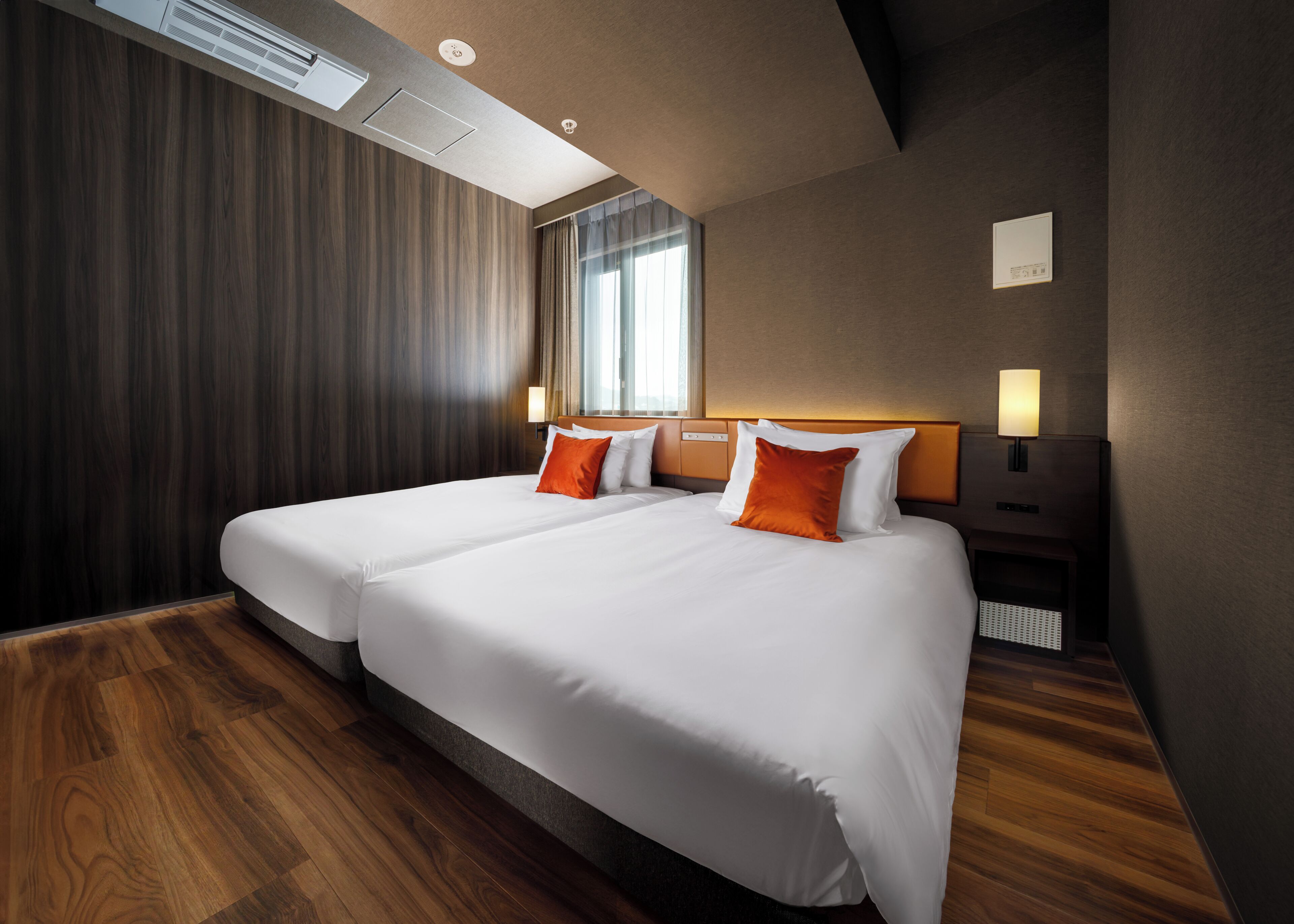Grand Suite, Non Smoking, Corner | In-room safe, desk, iron/ironing board, free WiFi
