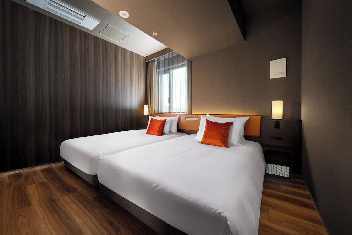 Phòng Suite Grand, không hút thuốc, góc | Két bảo mật tại phòng, bàn, bàn ủi/dụng cụ ủi quần áo