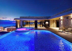 Infinity pool