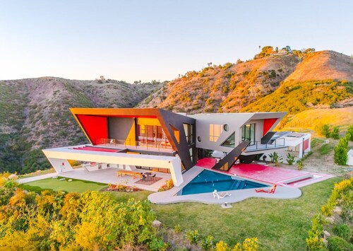 Malibu Mountain Ridge Retreat- Soaring Ocean Views