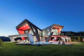 Exterior - The Aviator; Sweeping Ocean Views Above The Clouds (Malibu)