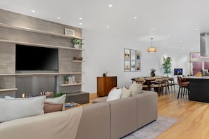 Interior - Upscale DC Row Home w/ Private Parking & Fire Pit (Washington)
