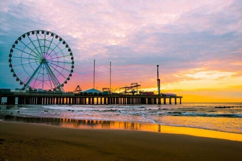 2BR Steps to Boardwalk & Beach, Walk to Casinos