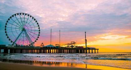 2BR Steps to Boardwalk & Beach, Walk to Casinos