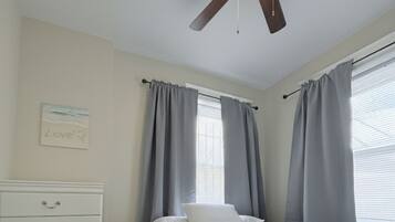 熨斗/熨衣板、WiFi、床单