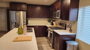 Micro-ondes, four, plaque de cuisson, lave-vaisselle