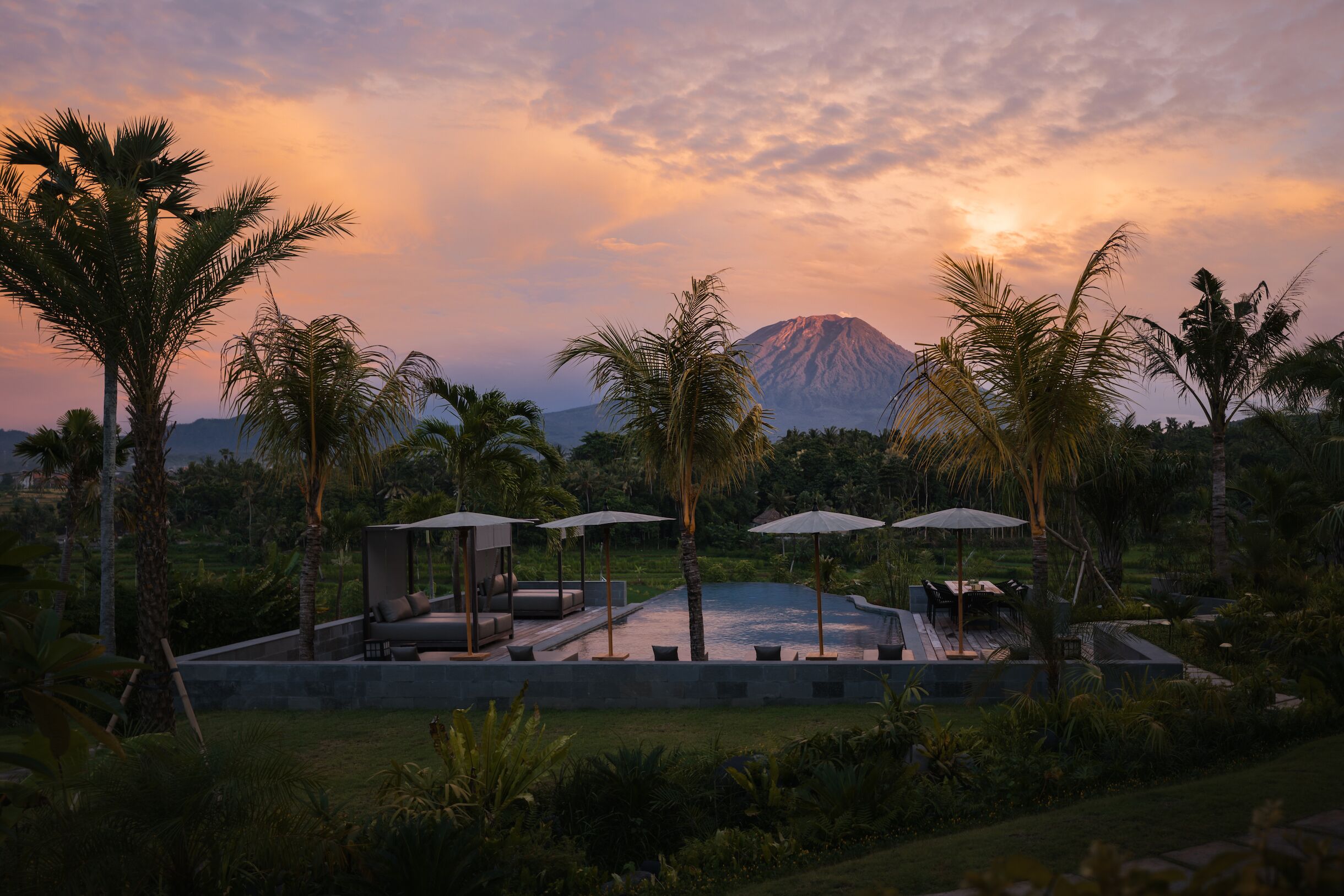 2 outdoor pools