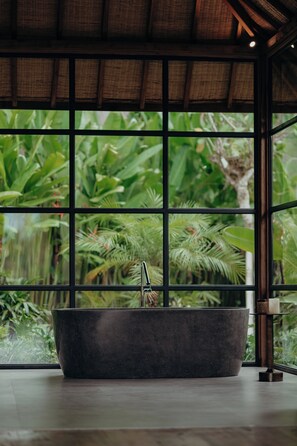 King Suite with Balcony | Interior