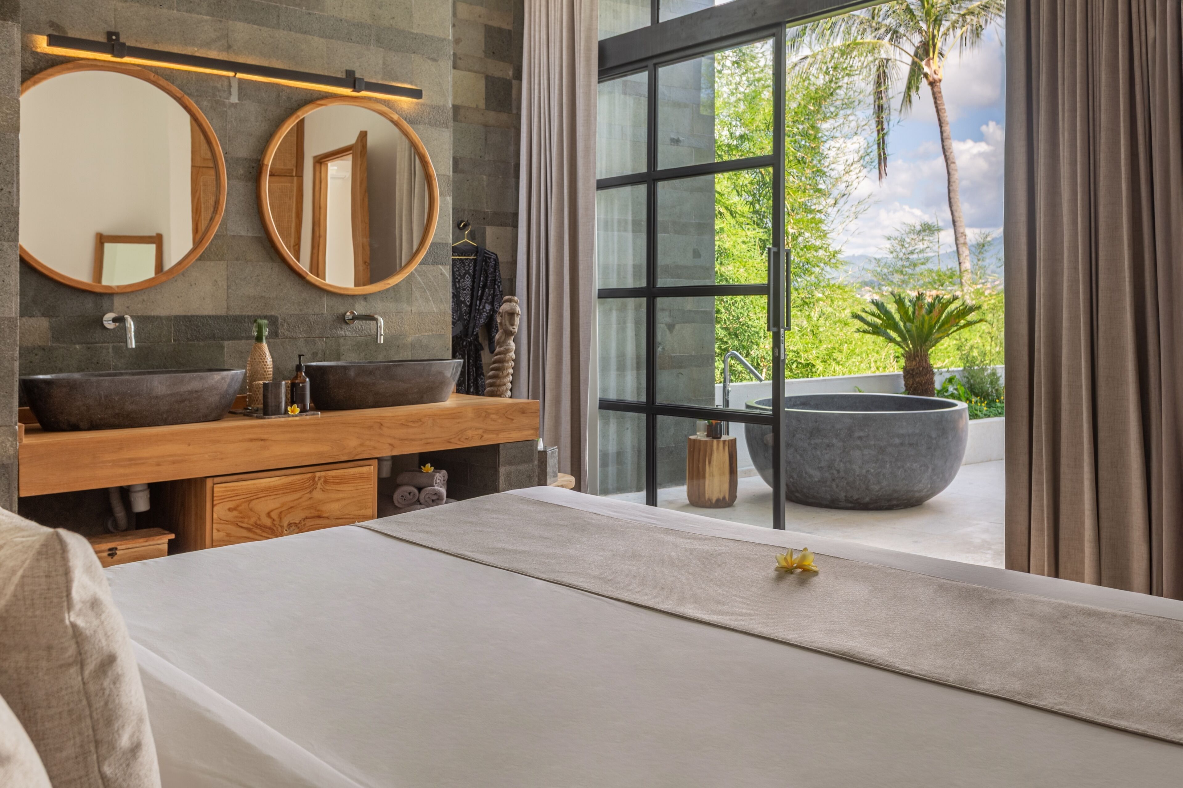 Vila luxo, 2 quartos, piscina particular, vista para a montanha | Cofres nos quartos, Wi-Fi de cortesia