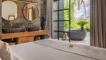 Vila luxo, 2 quartos, piscina particular, vista para a montanha | Cofres nos quartos, Wi-Fi de cortesia