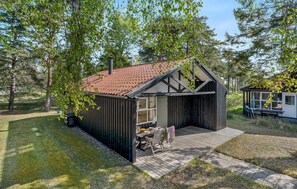 Outdoor dining - 2 bedroom gorgeous home in Væggerløse (Væggerløse)
