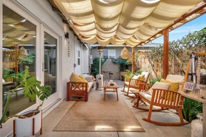 Terrace/patio - Cozy 1-bedroom studio in lovely Anaheim 9 min from Disneyland (Anaheim)