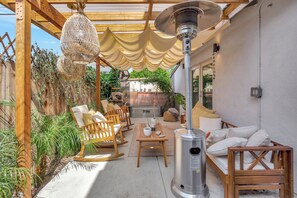 Outdoor dining - Cozy 1-bedroom studio in lovely Anaheim 9 min from Disneyland (Anaheim)
