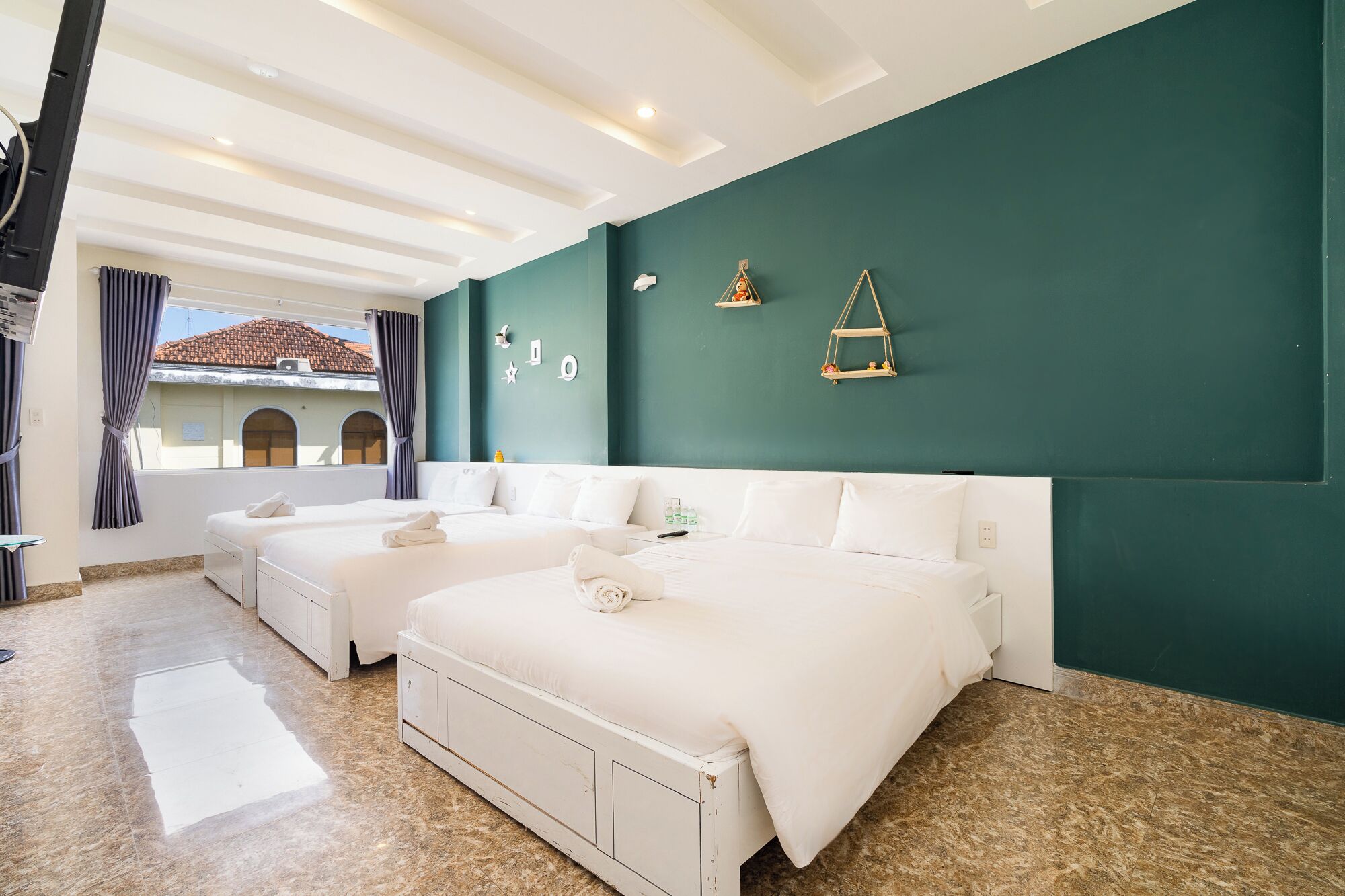 Quarto família, sacada | Cortinas blackout, Wi-Fi de cortesia