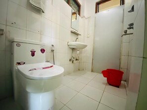 Shower, slippers, towels, soap - Three Peaks Inn (Kathmandu)