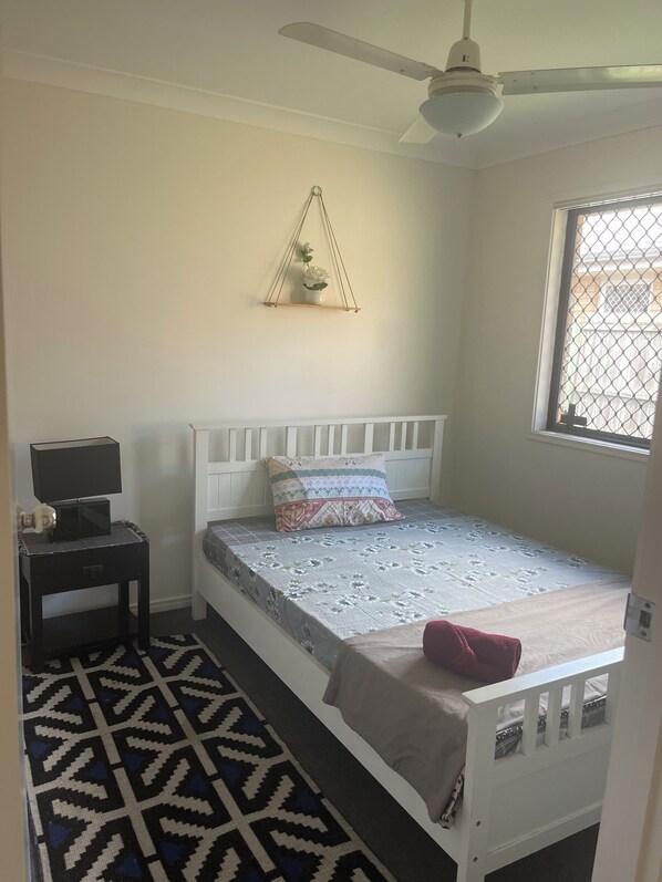 2 bedrooms, Internet, bed sheets - Private Room | Shared Bath | Shared Accomodation| Private Access | Self Check-In (Rothwell)