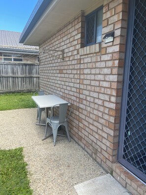 Outdoor dining - Private Room | Shared Bath | Shared Accomodation| Private Access | Self Check-In (Rothwell)