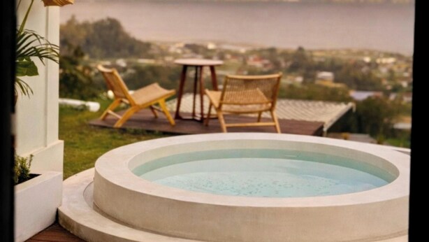 A hot tub on a wooden deck with a view of a lake and mountains. - Glamor Kintamani (Kintamani)