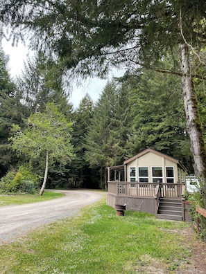 Property grounds - The Tall Trees Cabin - 1-bedroom in Klamath, CA (Klamath)