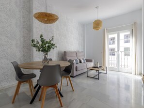 TV - Urban Chic 3A - 1 dorm Living4malaga (Distrito Centro)
