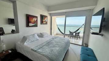 Apartamento clássico, sacada, vista para a praia | Wi-Fi de cortesia