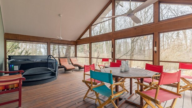 Outdoor dining - Forest Hideaway- Hot tub- close to Lake Michigan (South Haven)