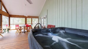 Interior - Forest Hideaway- Hot tub- close to Lake Michigan (South Haven)
