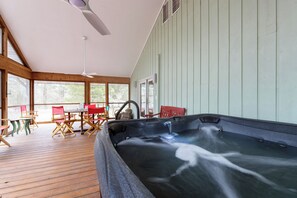 Interior - Forest Hideaway- Hot tub- close to Lake Michigan (South Haven)