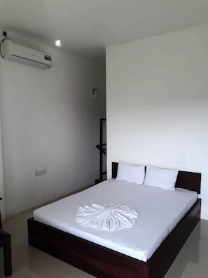 Comfort Double Room | In-room safe, desk, laptop workspace, blackout drapes - Hotel City Esala (Dambulla)