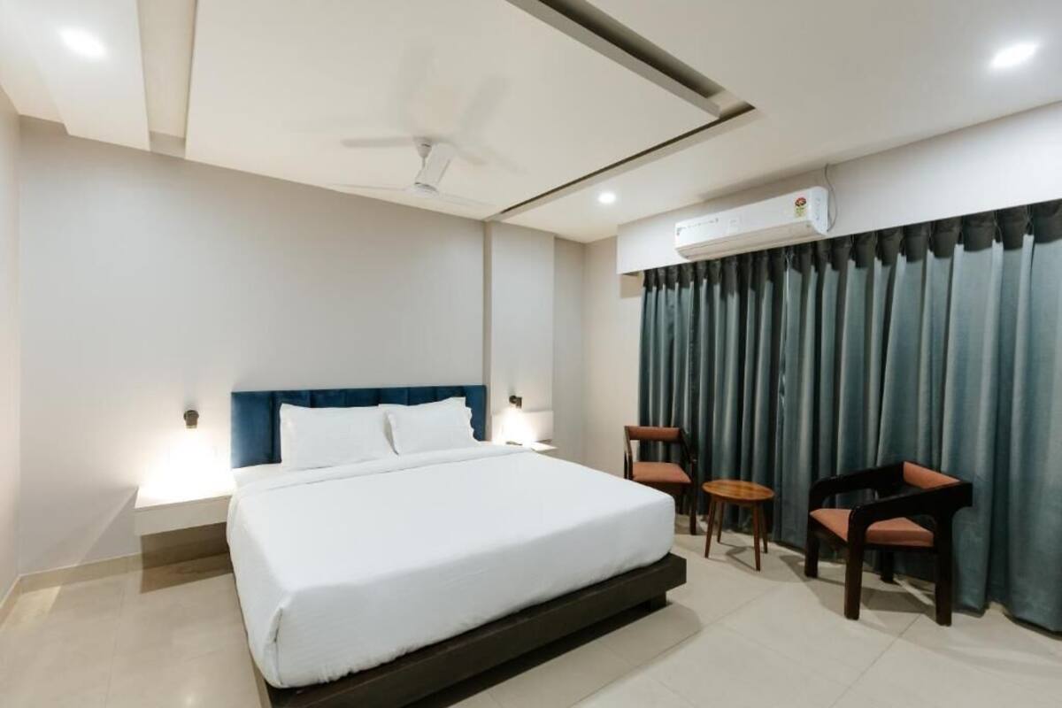 Escritorio, espacio para trabajar con laptop y wifi gratis