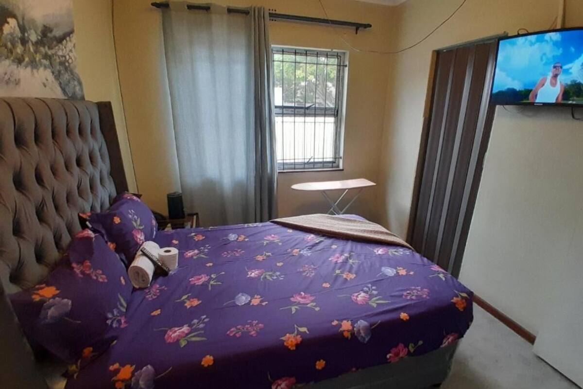 Deluxe Single Room, City View | Soundproofing, iron/ironing board, WiFi (free)