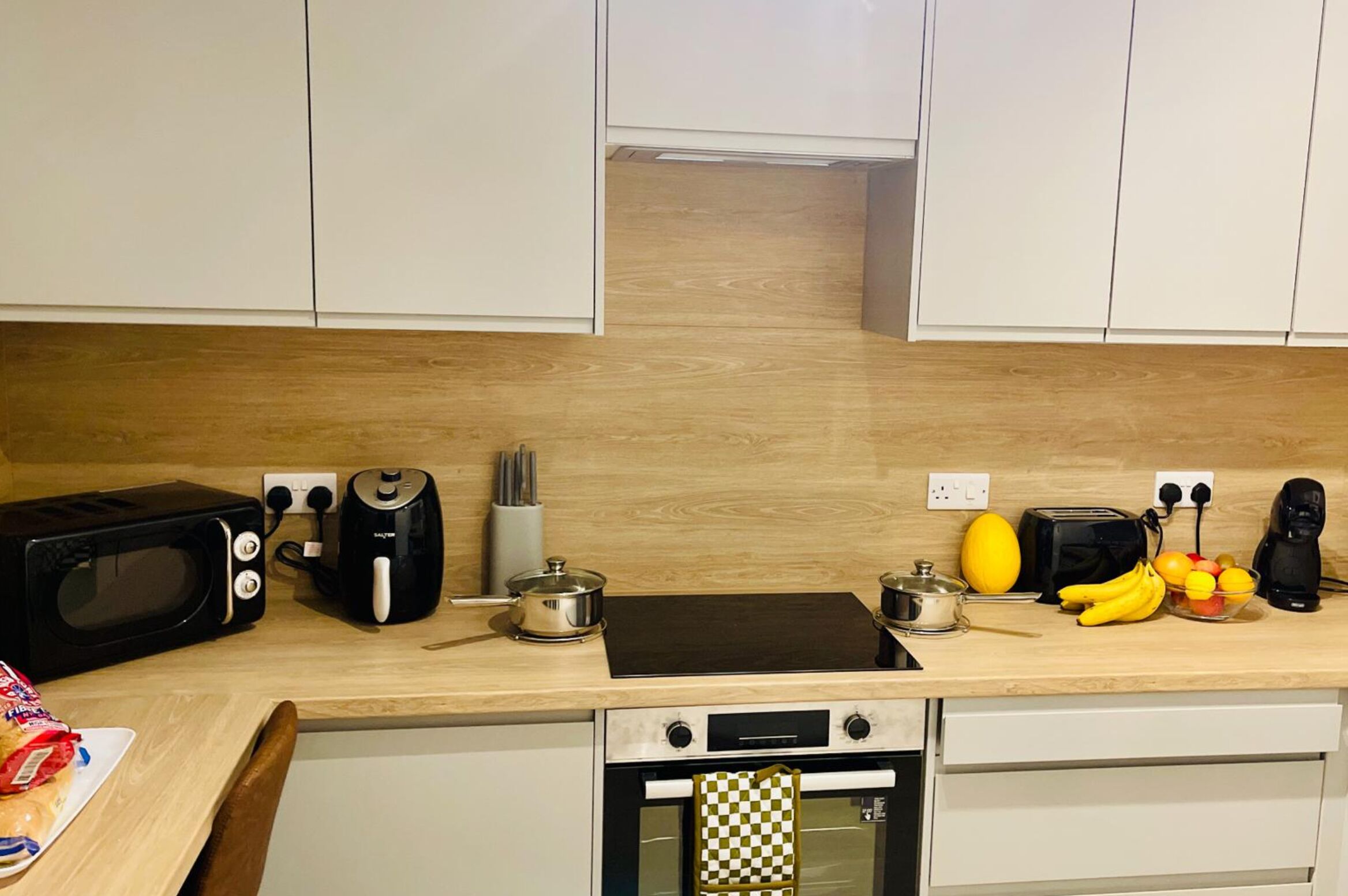 Coffee/tea maker, fridge, microwave, oven