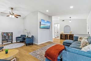 Smart TV, books - 3br Home Near Navarre Sleeps 8 Game Room and Sauna  (Mary Esther)
