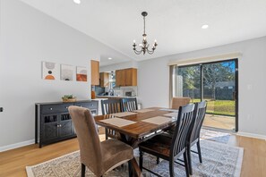 Dining - 3br Home Near Navarre Sleeps 8 Game Room and Sauna  (Mary Esther)