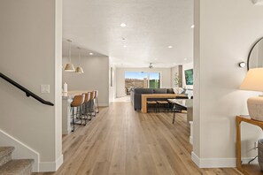 Interior - 6 Bedroom 6 Bath Private Hot Tub with Amazing Golf Course View (Washington)