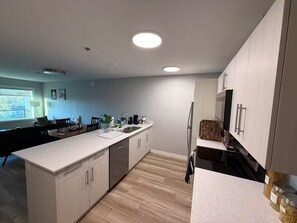 Private kitchen - Bright Modern Suite in St Vital | On Site Parking (Winnipeg)