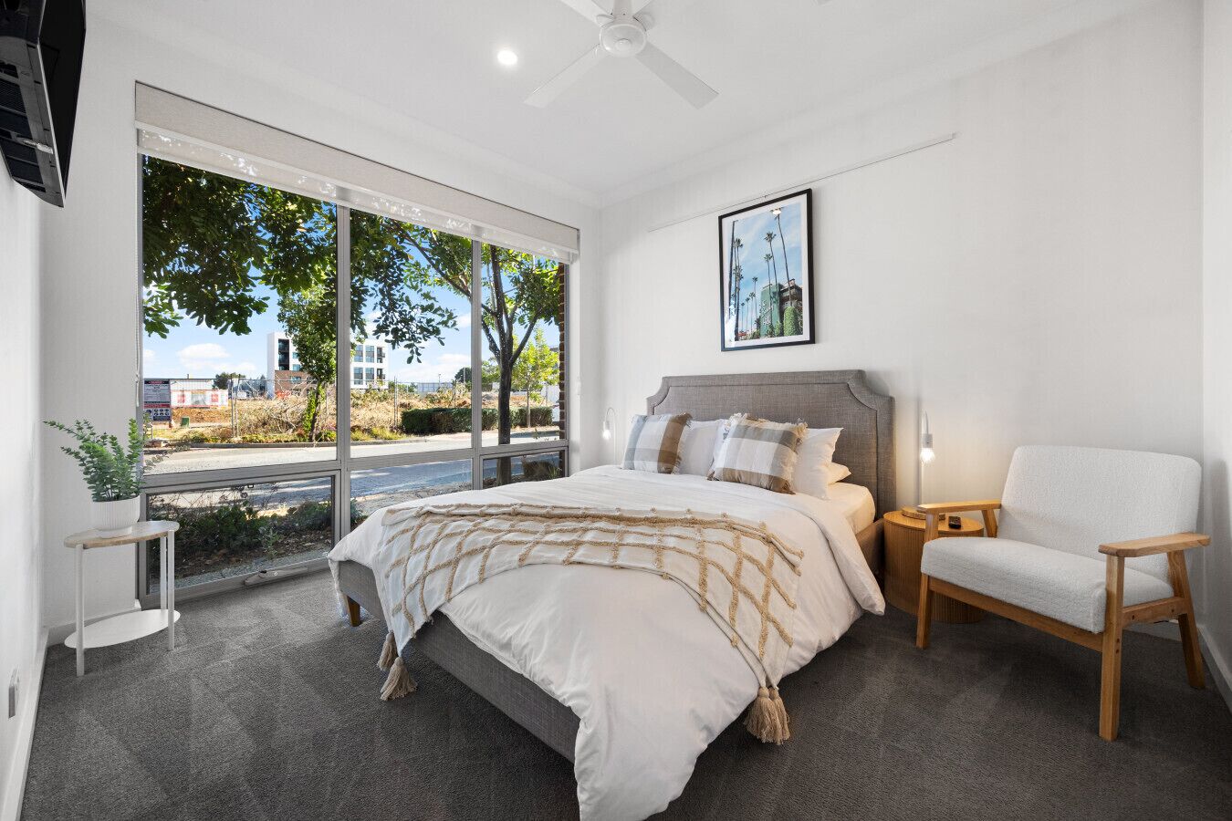 4 bedrooms, desk, iron/ironing board, WiFi