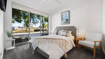 4 bedrooms, desk, iron/ironing board, WiFi