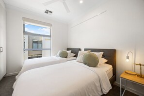 4 soverom, skrivebord, strykejern/-brett og wi-fi