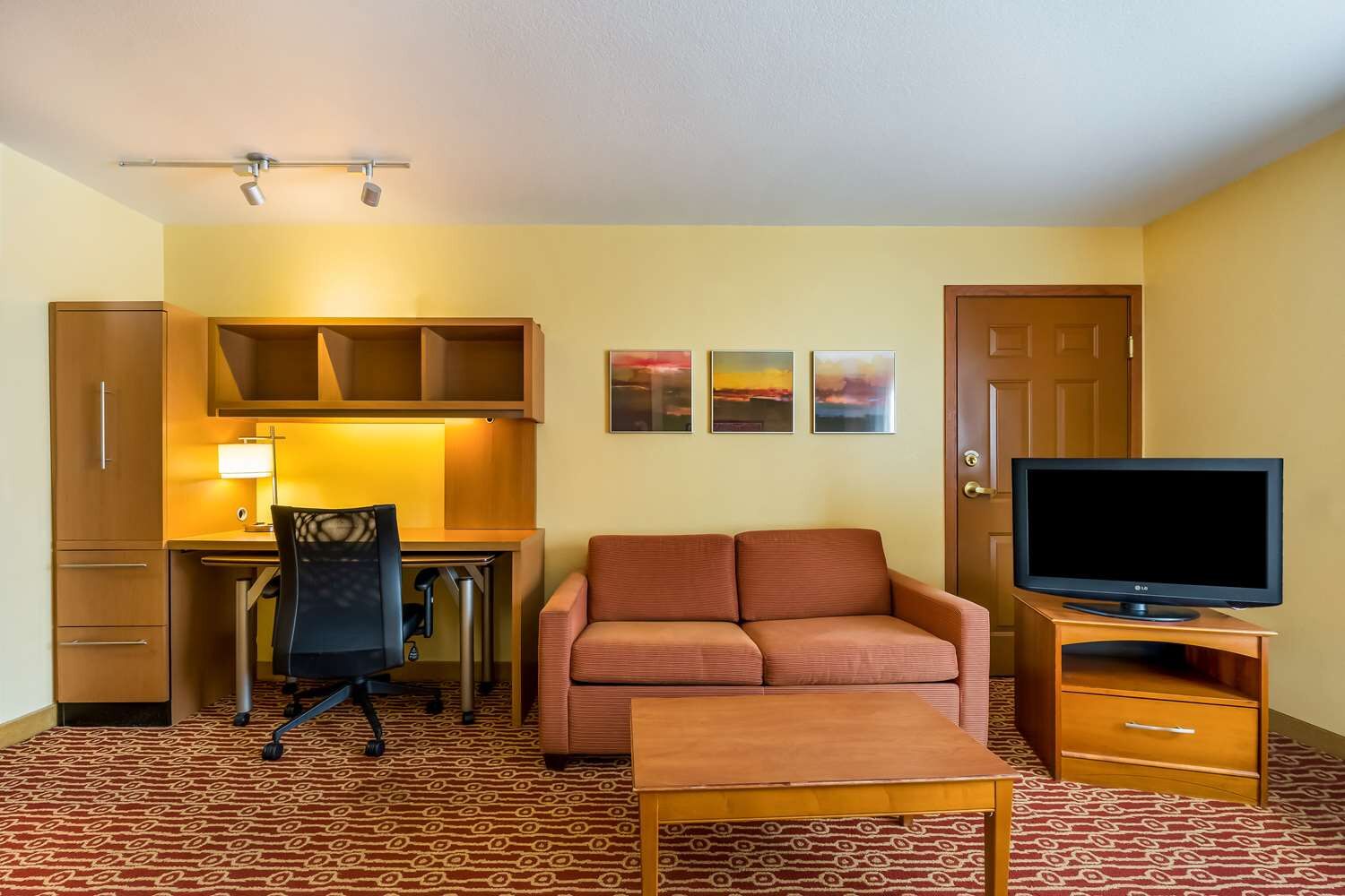 Apartment-style Suite W/ Spacious Kitchen Near Meadowbrook Lake - Cooley Lake, MI