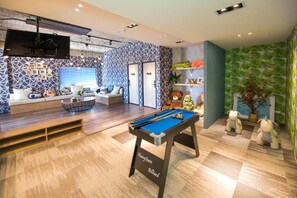 Gemeinsamer Basic-Schlafsaal, Gartenblick | Spielezimmer