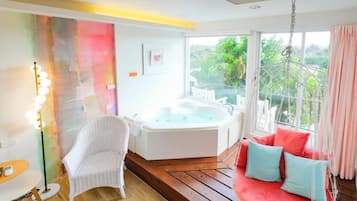 Habitación romántica doble, balcón, vistas al lago | Interior