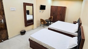 Basic Room - Stud's Residency (Noida)